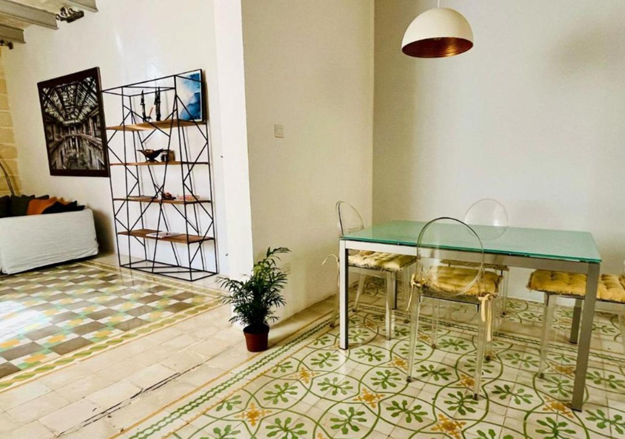 Deluxe One Bedroom Apartment 10 Meters From Valletta Center Kültér fotó
